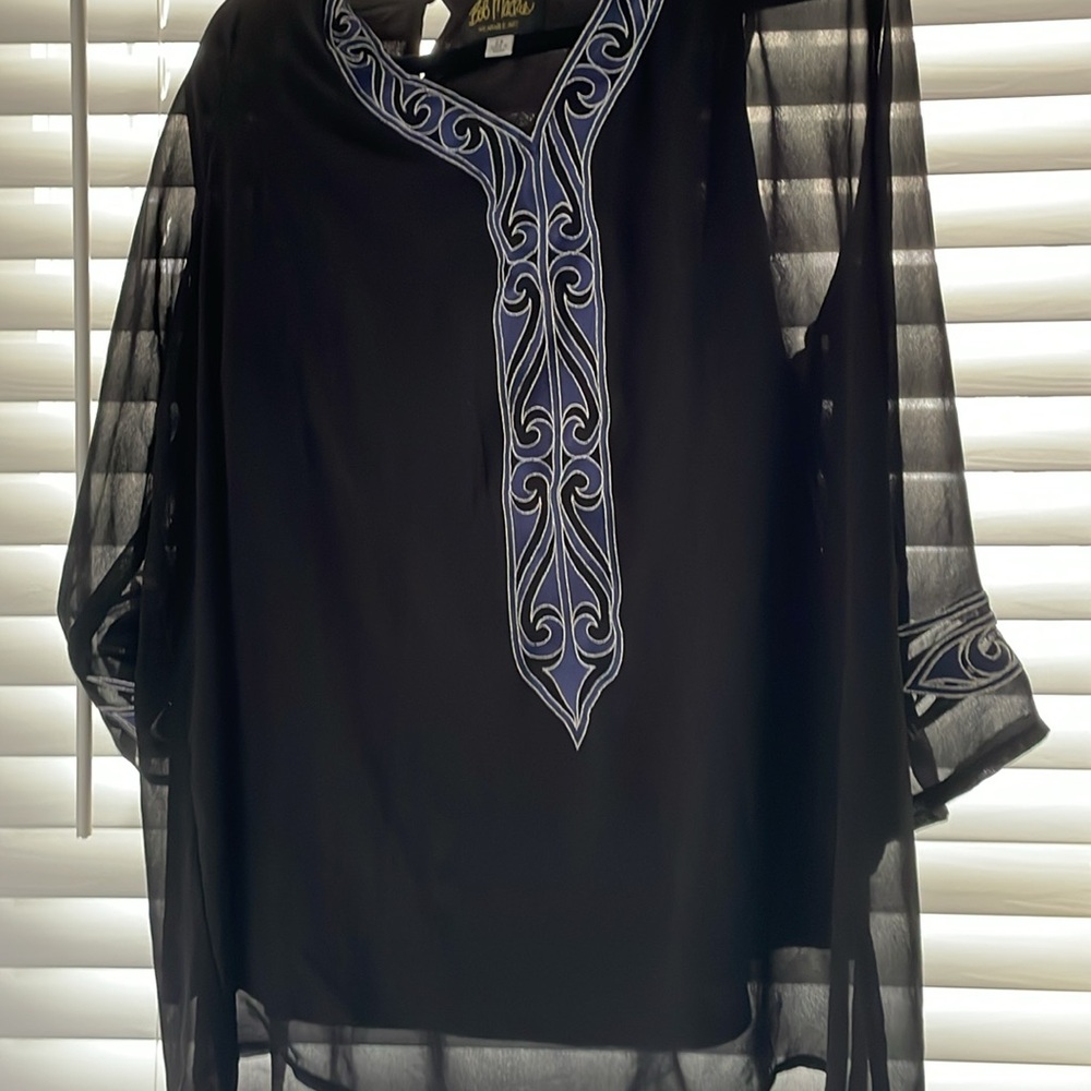Gently worn bob Mackie 2x shirt